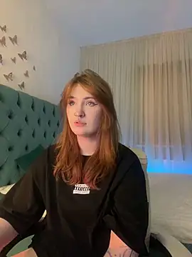 Snapshot of _Chlo__e chatting on 02/10/25, 04:19 Chlo e online show from 02/10/25, 04:19