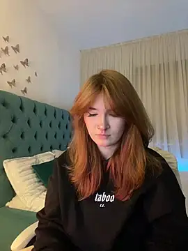 Snapshot of _Chlo__e chatting on 02/12/25, 09:43 Chlo e online show from 02/12/25, 09:43