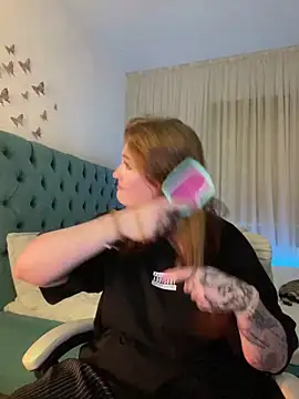 Snapshot of _Chlo__e chatting on 02/13/25, 10:22 Chlo e online show from 02/13/25, 10:22