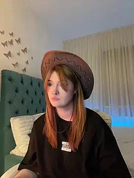 Snapshot of _Chlo__e chatting on 02/14/25, 04:26 Chlo e online show from 02/14/25, 04:26