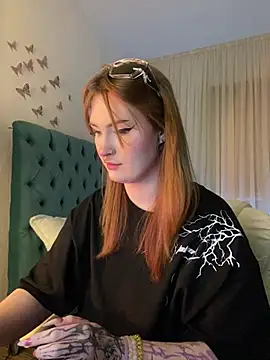 Snapshot of _Chlo__e chatting on 02/15/25, 09:59 Chlo e online show from 02/15/25, 09:59