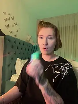 Snapshot of _Chlo__e chatting on 02/21/25, 10:04 Chlo e online show from 02/21/25, 10:04