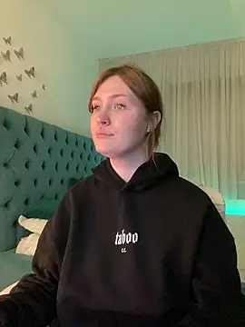 Snapshot of _Chlo__e chatting on 03/03/25, 04:25 Chlo e online show from 03/03/25, 04:25