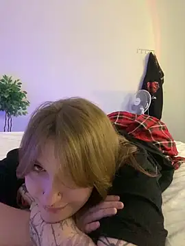 Snapshot of _Chlo__e chatting on 03/08/25, 05:17 Chlo e online show from 03/08/25, 05:17