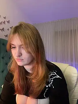 Snapshot of _Chlo__e chatting on 03/10/25, 02:39 Chlo e online show from 03/10/25, 02:39