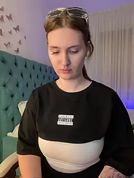 Snapshot of _Chlo__e chatting on 03/13/25, 02:49 Chlo e online show from 03/13/25, 02:49