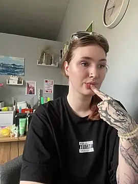 Snapshot of _Chlo__e chatting on 03/13/25, 05:54 Chlo e online show from 03/13/25, 05:54