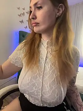 Snapshot of _Chlo__e chatting on 09/17/25, 10:17 Chlo e online show from 09/17/25, 10:17