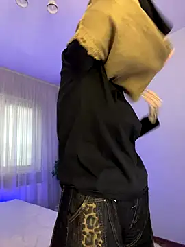 Snapshot of _Chlo__e chatting on 09/20/25, 12:39 Chlo e online show from 09/20/25, 12:39