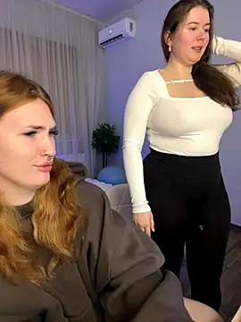 Snapshot of _Chlo__e chatting on 09/26/25, 09:08 Chlo e online show from 09/26/25, 09:08