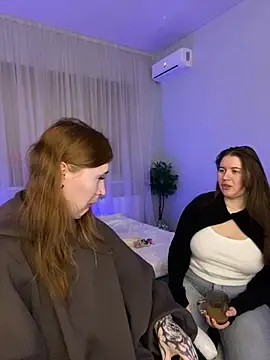 Snapshot of _Chlo__e chatting on 09/28/25, 06:02 Chlo e online show from 09/28/25, 06:02