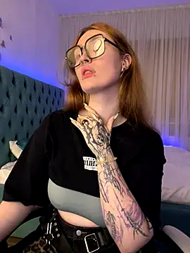 Snapshot of _Chlo__e chatting on 10/11/25, 09:35 Chlo e online show from 10/11/25, 09:35