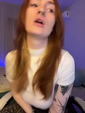 Snapshot of _Chlo__e chatting on 10/27/25, 09:30 Chlo e online show from 10/27/25, 09:30