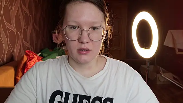 Snapshot of MiriamOr chatting on 10/30/25, 07:54 MiriamOr online show from 10/30/25, 07:54