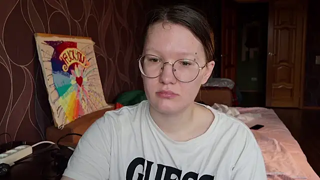 Snapshot of MiriamOr chatting on 10/31/25, 07:42 MiriamOr online show from 10/31/25, 07:42