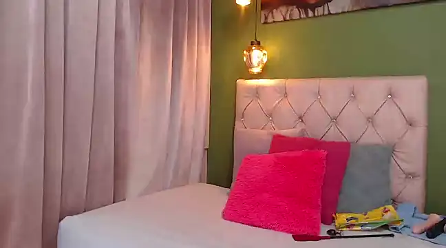 Snapshot of Rebecca_Milf chatting on 01/26/25, 03:58 Rebecca Milf online show from 01/26/25, 03:58