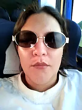 Snapshot of Mia_Hampton chatting on 10/05/25, 10:18 Mia Hampton online show from 10/05/25, 10:18