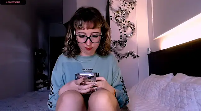 Cosmo Riri online show from 12/24/24, 07:06