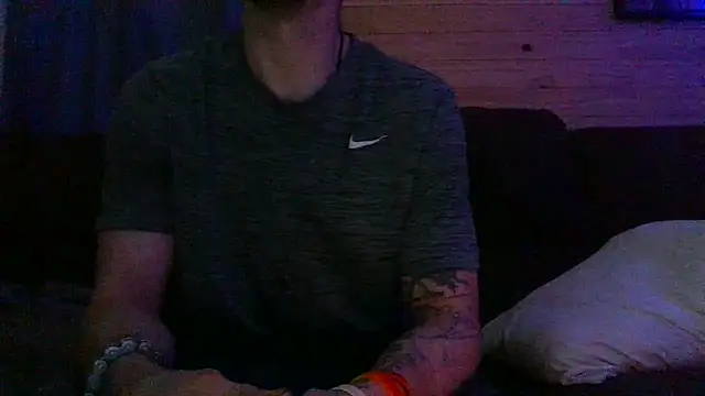 Snapshot of KBONE36 chatting on 02/20/25, 01:25 KBONE36 online show from 02/20/25, 01:25