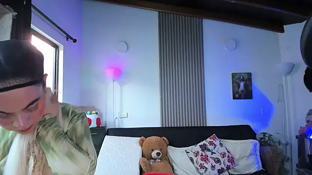 Cuttiealice online show from 03/22/25, 10:26