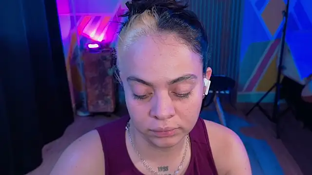 Cuttiealice online show from 10/24/25, 07:32