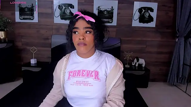 Briana Wells  online show from 07/04/26, 12:33