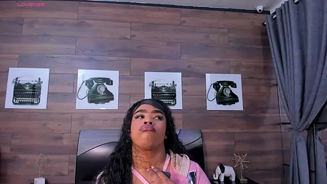 Briana Wells  online show from 07/11/26, 12:30