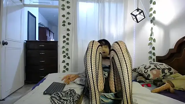 ivonne  hott1 online show from 02/23/26, 08:50