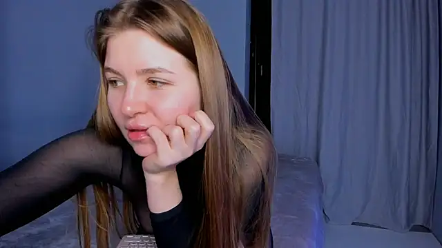 Snapshot of EllenMays chatting on 03/09/25, 10:19 EllenMays online show from 03/09/25, 10:19