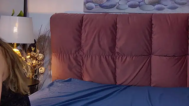 Snapshot of NicolLopeze chatting on 12/27/24, 01:28 NicolLopeze online show from 12/27/24, 01:28