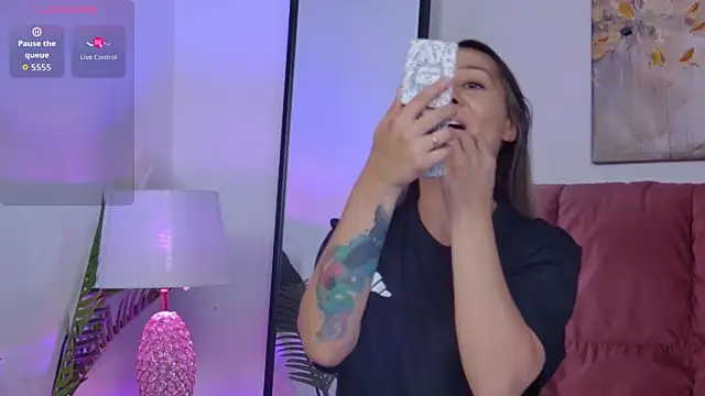 Snapshot of NicolLopeze chatting on 09/15/25, 05:51 NicolLopeze online show from 09/15/25, 05:51