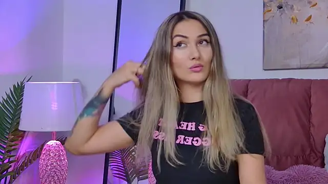 Snapshot of NicolLopeze chatting on 10/10/25, 04:06 NicolLopeze online show from 10/10/25, 04:06