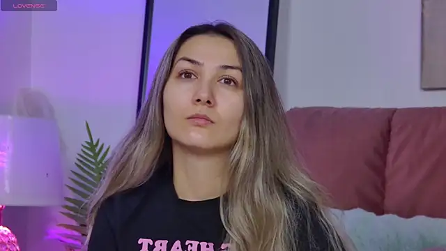 Snapshot of NicolLopeze chatting on 11/14/25, 06:23 NicolLopeze online show from 11/14/25, 06:23