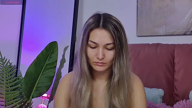 Snapshot of NicolLopeze chatting on 11/17/25, 06:52 NicolLopeze online show from 11/17/25, 06:52