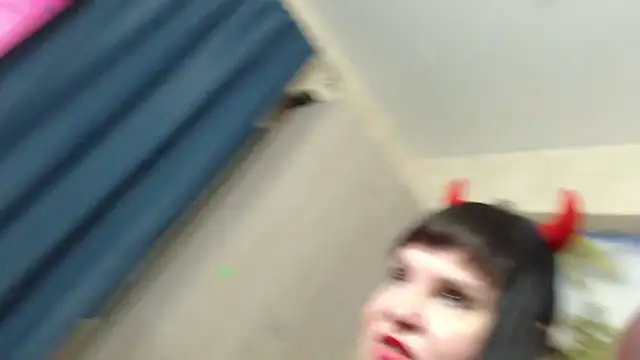 Snapshot of Aphelandra chatting on 03/03/25, 08:00 Aphelandra online show from 03/03/25, 08:00