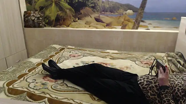 Snapshot of Aphelandra chatting on 03/18/25, 04:15 Aphelandra online show from 03/18/25, 04:15