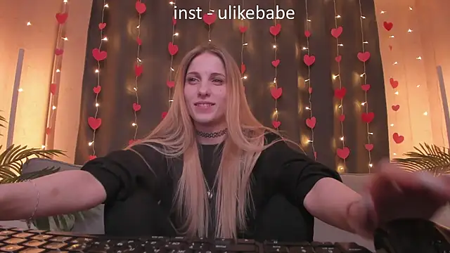 Snapshot of Anna_Fink chatting on 02/28/25, 12:10 Anna Fink online show from 02/28/25, 12:10