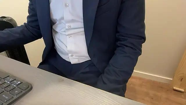 Snapshot of rickyi2023 chatting on 11/26/25, 05:25 rickyi2023 online show from 11/26/25, 05:25