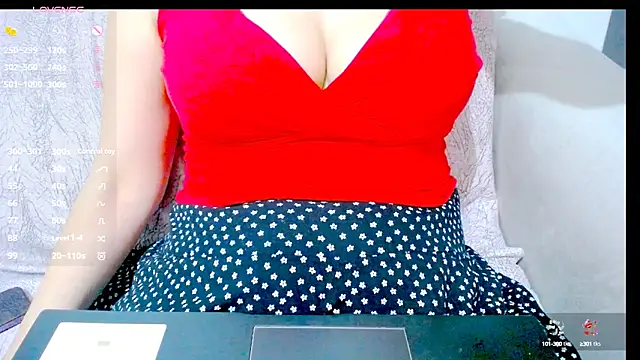 Snapshot of AmazingBitch chatting on 09/16/25, 07:15 AmazingBitch online show from 09/16/25, 07:15