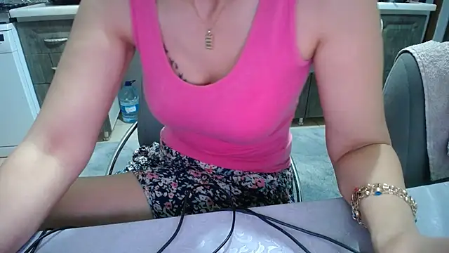 Snapshot of AmazingBitch chatting on 06/19/26, 05:50 AmazingBitch online show from 06/19/26, 05:50