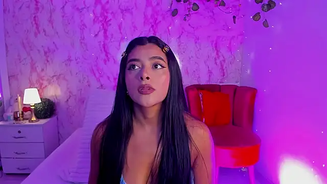 SophiieWilson  online show from 05/06/26, 02:08