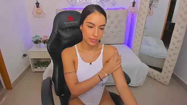 Snapshot of xiomara__cortes chatting on 02/04/25, 07:11 xiomara cortes online show from 02/04/25, 07:11