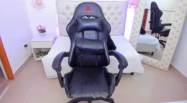 Snapshot of xiomara__cortes chatting on 02/17/25, 07:10 xiomara cortes online show from 02/17/25, 07:10