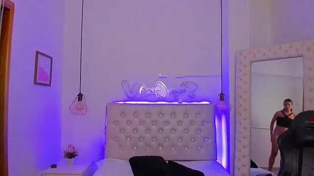 Snapshot of xiomara__cortes chatting on 03/16/25, 01:28 xiomara cortes online show from 03/16/25, 01:28