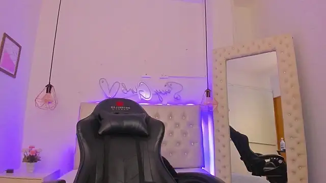 Snapshot of xiomara__cortes chatting on 03/17/25, 10:17 xiomara cortes online show from 03/17/25, 10:17