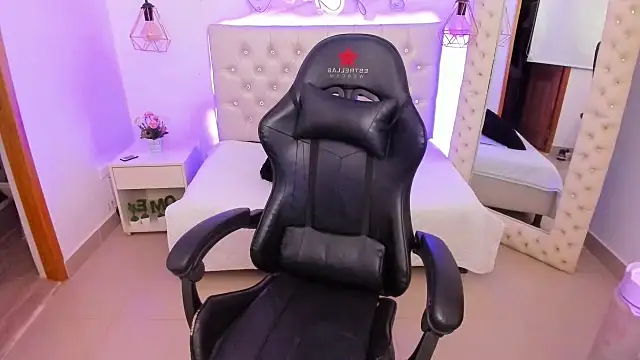 Snapshot of xiomara__cortes chatting on 03/18/25, 07:10 xiomara cortes online show from 03/18/25, 07:10