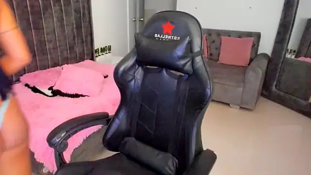 Snapshot of xiomara__cortes chatting on 09/18/25, 07:38 xiomara cortes online show from 09/18/25, 07:38