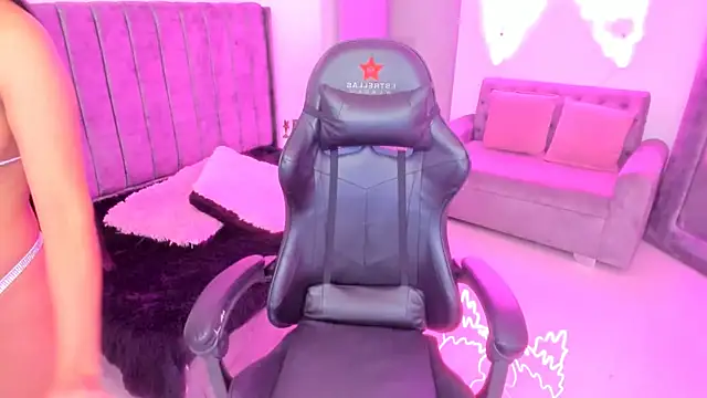 Snapshot of xiomara__cortes chatting on 10/13/25, 07:36 xiomara cortes online show from 10/13/25, 07:36