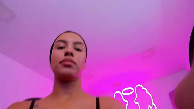 Snapshot of xiomara__cortes chatting on 11/04/25, 07:35 xiomara cortes online show from 11/04/25, 07:35