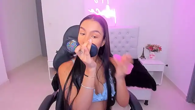 Snapshot of xiomara__cortes chatting on 11/05/25, 12:38 xiomara cortes online show from 11/05/25, 12:38